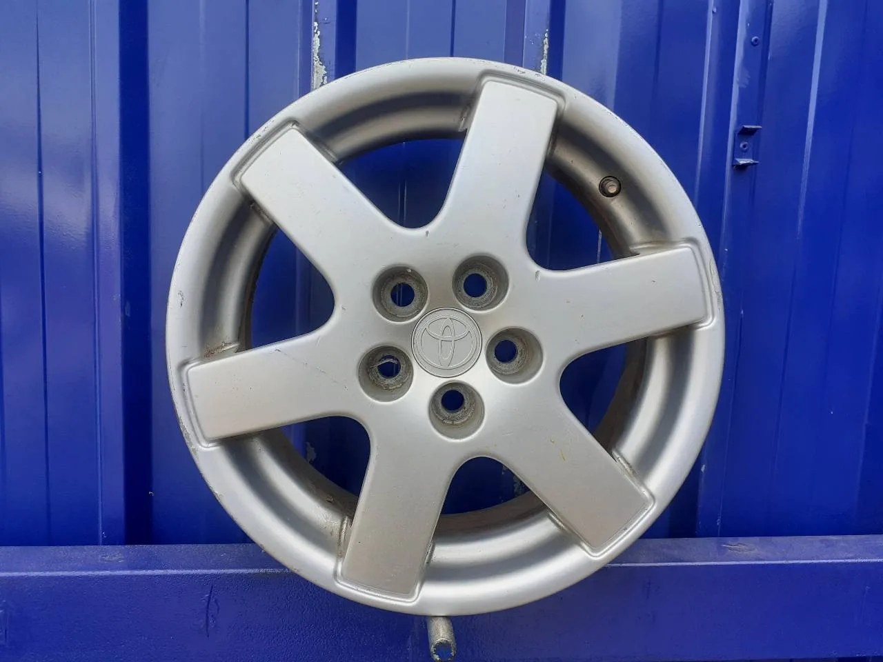 Llanta para Toyota Avensis Berlina (T 22)