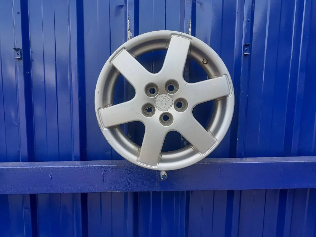 Llanta para Toyota Avensis Berlina (T 22)
