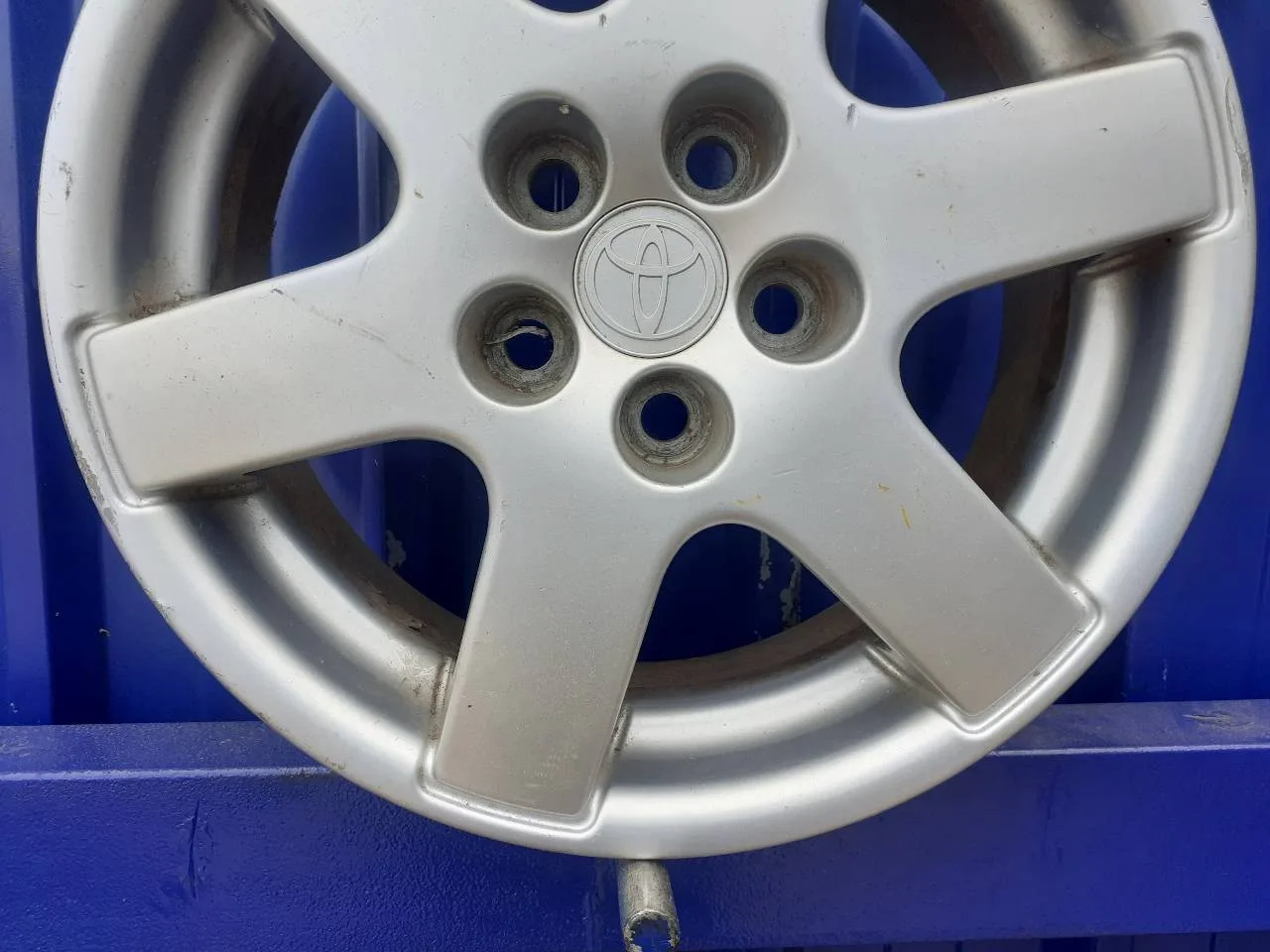 Llanta para Toyota Avensis Berlina (T 22)