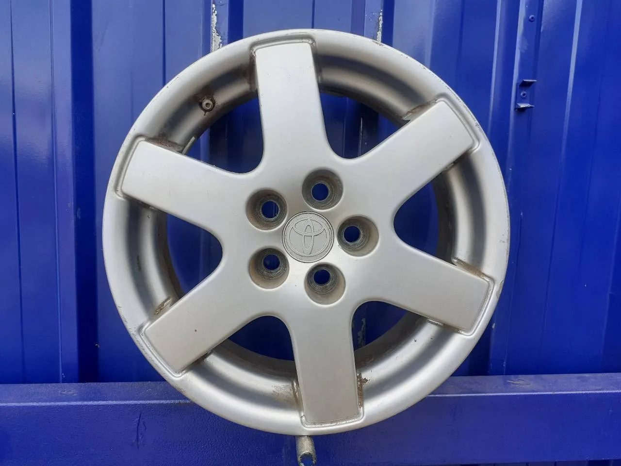Llanta para Toyota Avensis Berlina (T 22)