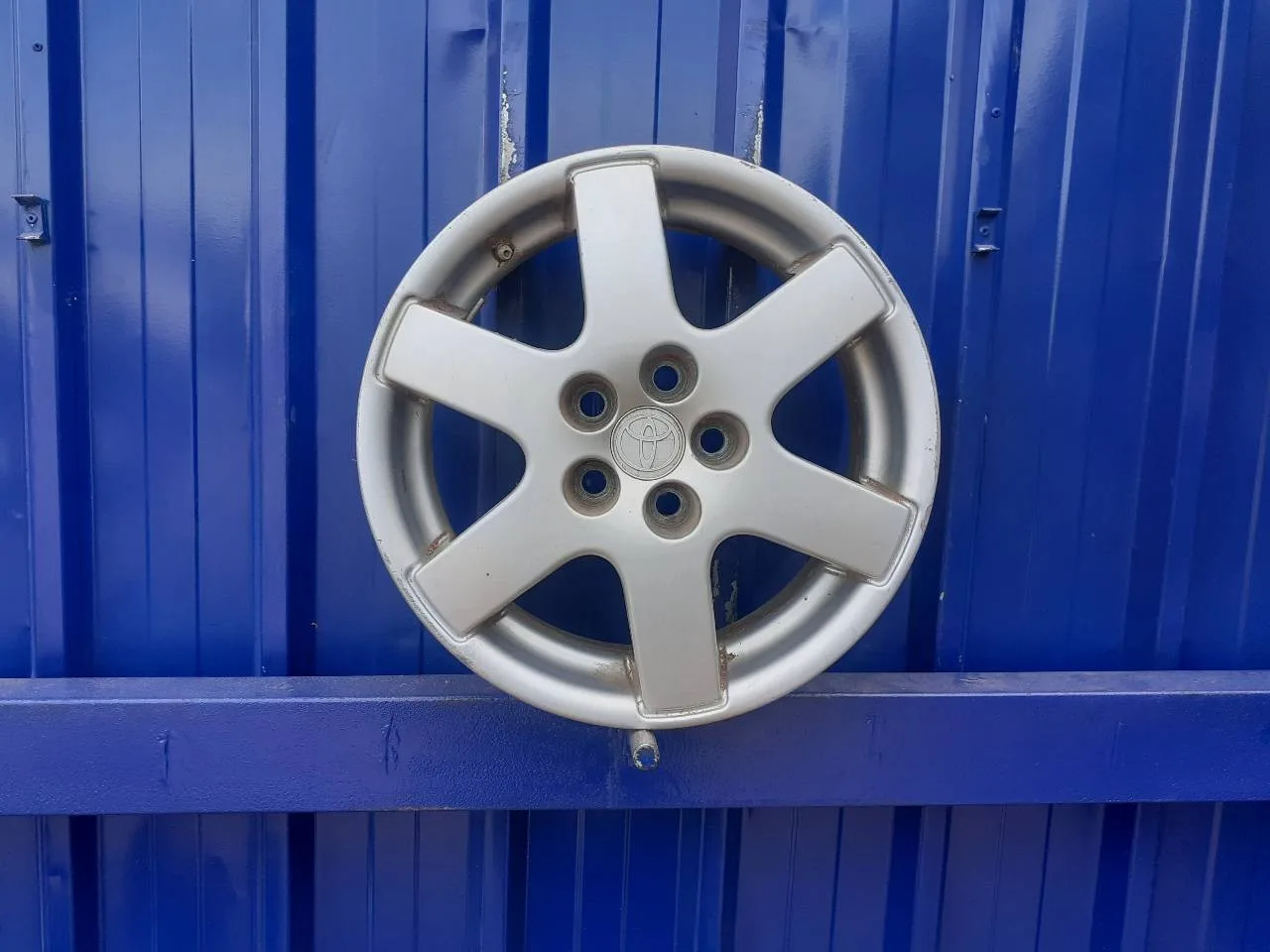 Llanta para Toyota Avensis Berlina (T 22)