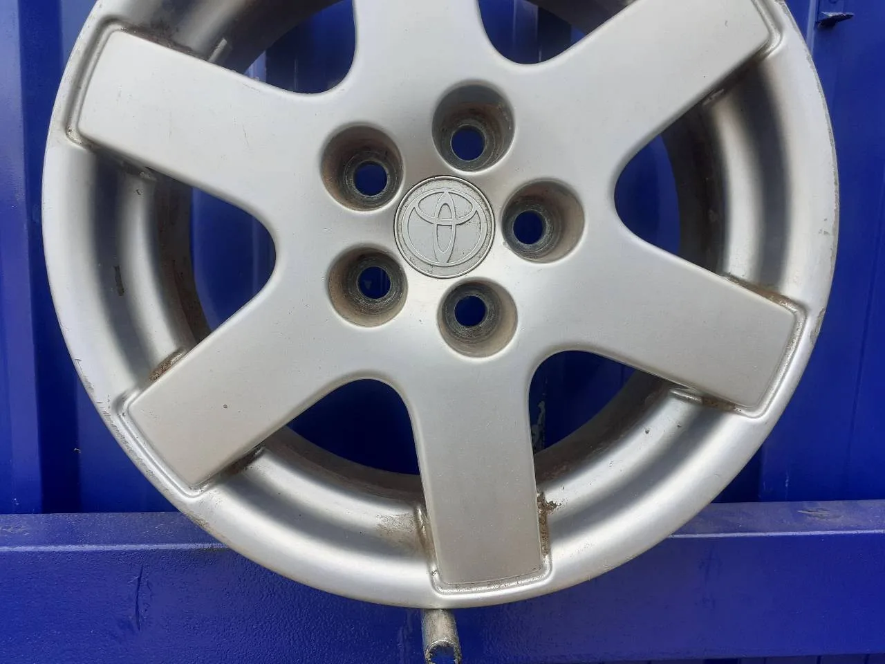 Llanta para Toyota Avensis Berlina (T 22)