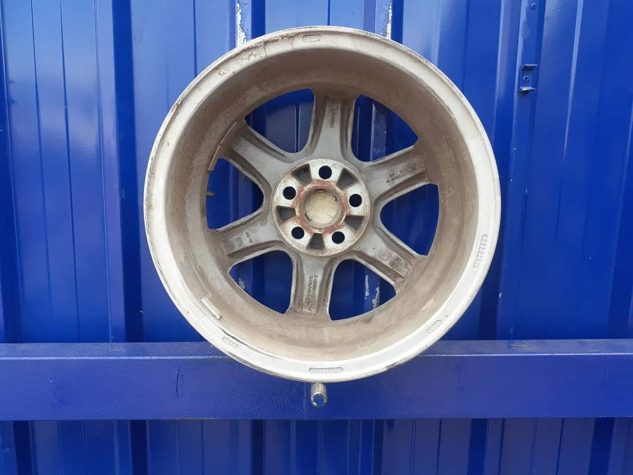 Llanta para Toyota Avensis Berlina (T 22)
