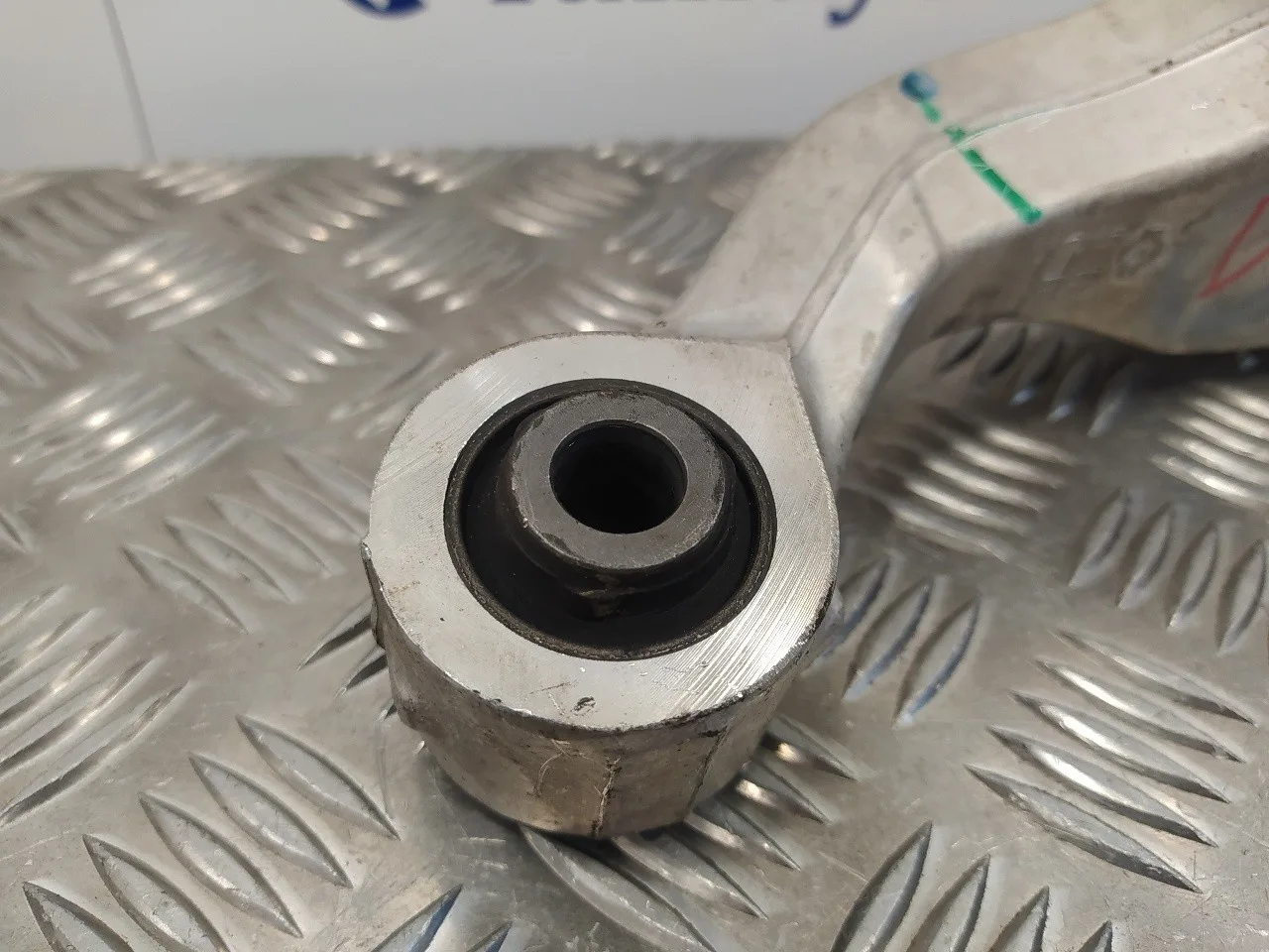 Brazo Suspension Inferior Trasero Derecho para Nissan Qashqai (J10)