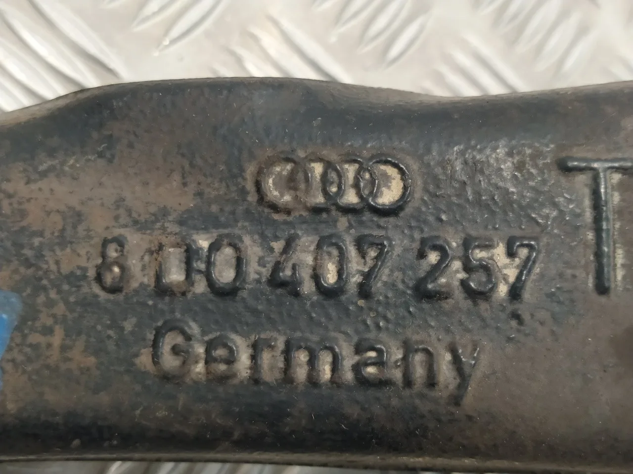 Mangueta Delantera Izquierda para Audi A6 Avant (4B5)