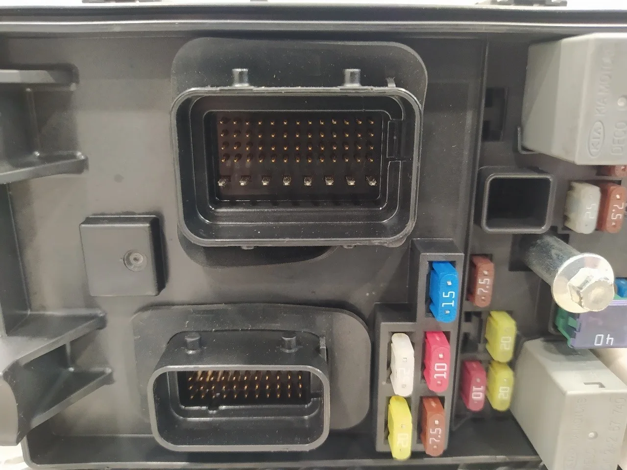 Caja Reles / Fusibles para Kia Carnival