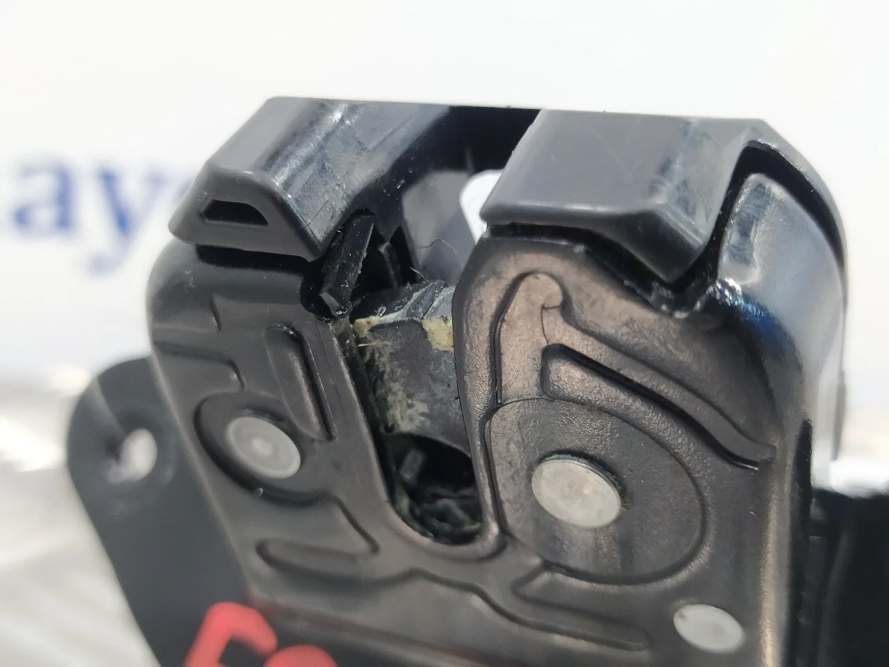 Cerradura Maletero / Porton para Mazda 2 Lim. ()