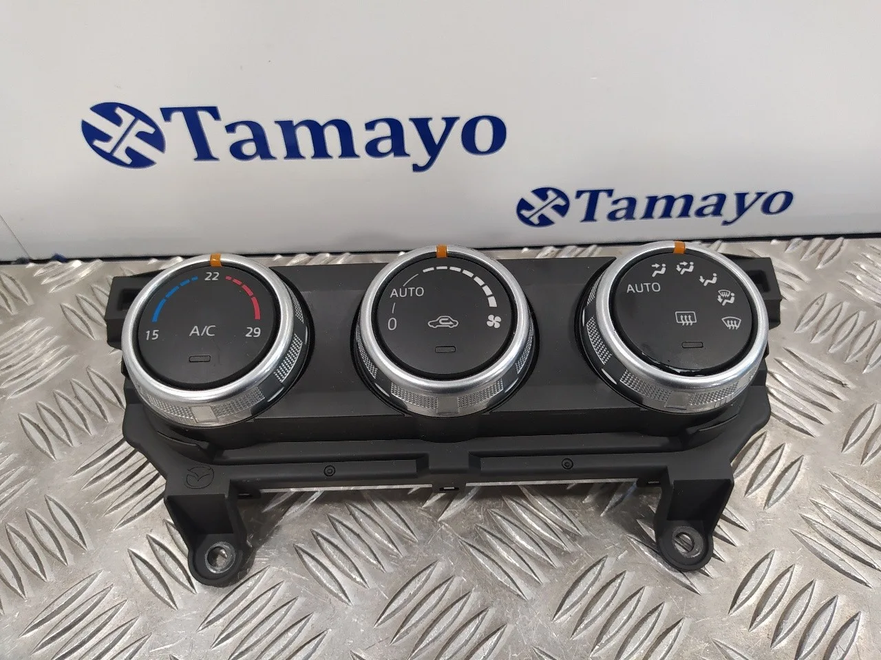 Mando Climatizador para Mazda 2 Lim. ()