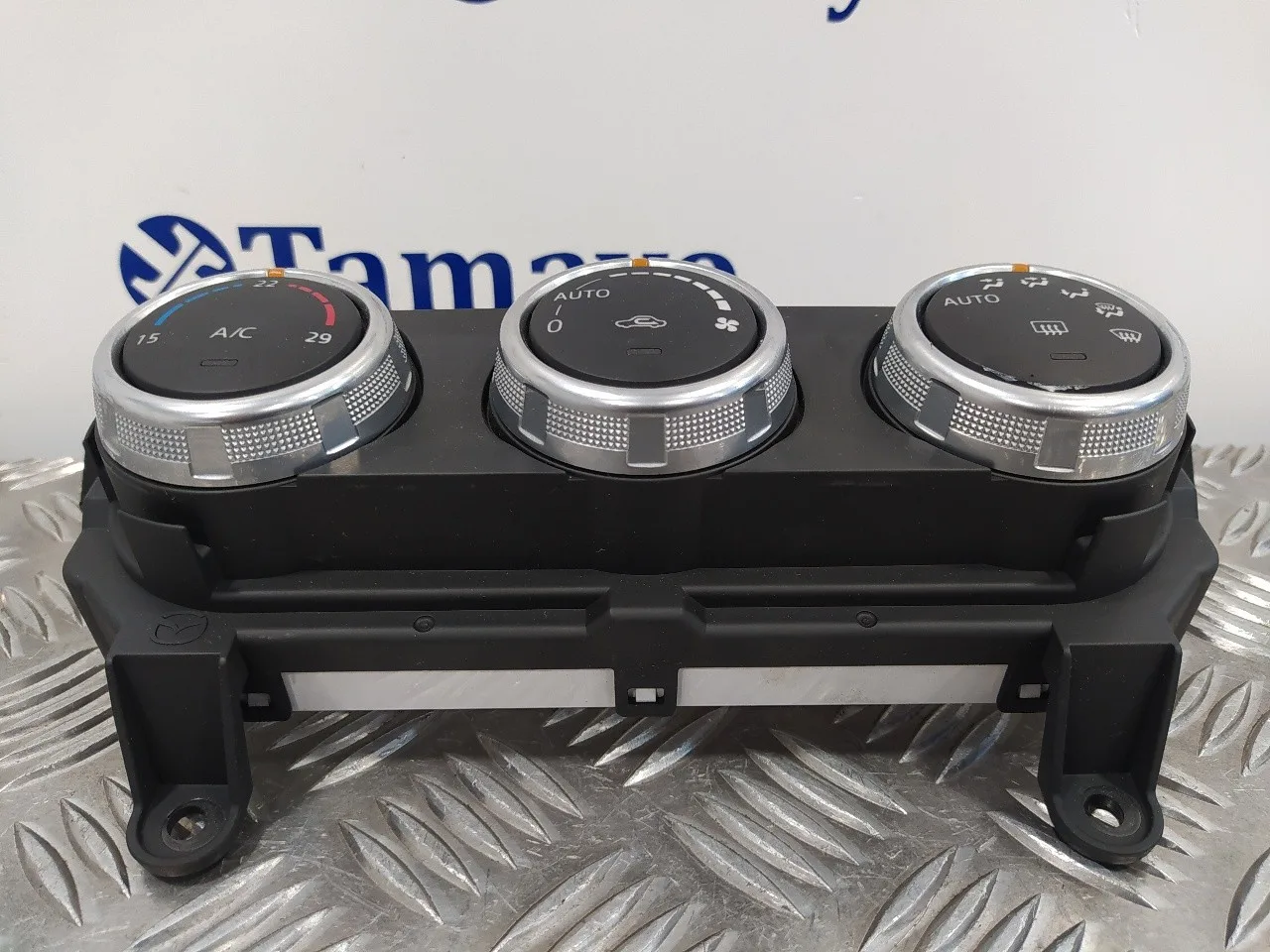 Mando Climatizador para Mazda 2 Lim. ()
