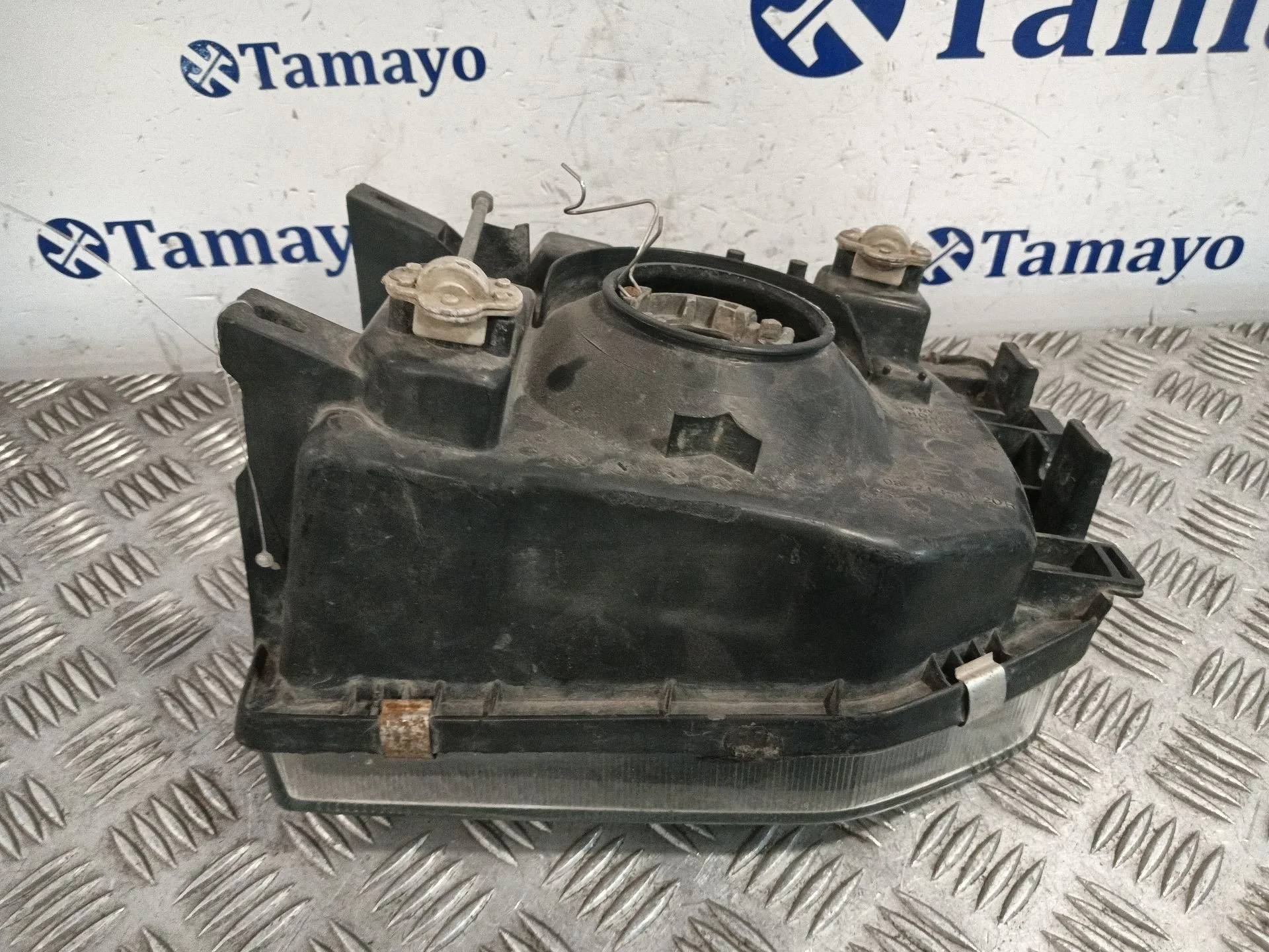 Faro Derecho para Mitsubishi Montero (V20/V40)