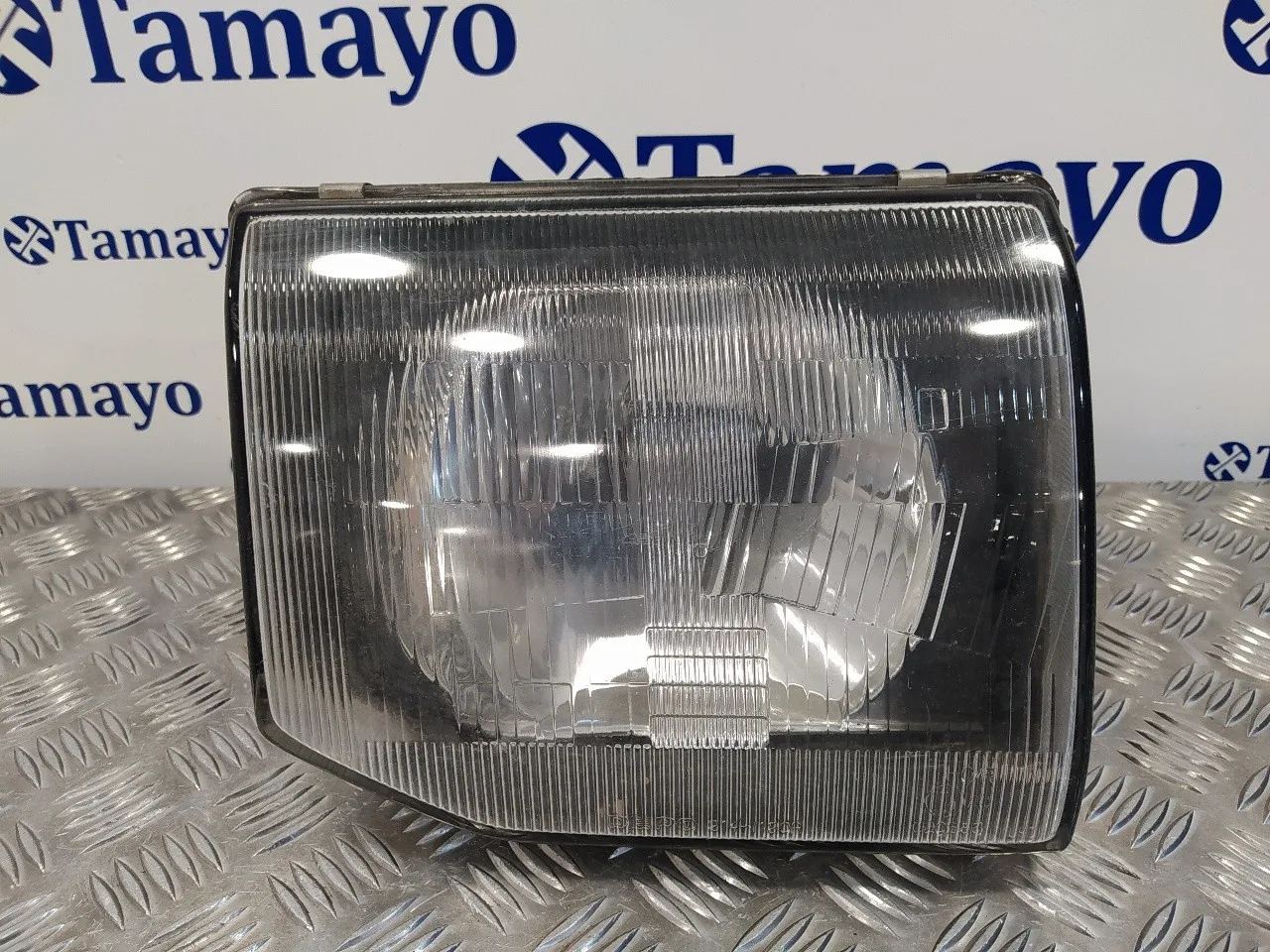 Faro Derecho para Mitsubishi Montero (V20/V40)