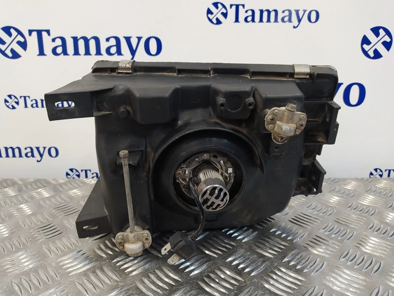 Faro Derecho para Mitsubishi Montero (V20/V40)