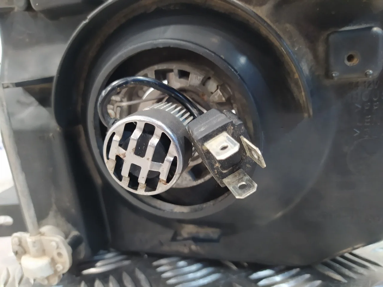 Faro Derecho para Mitsubishi Montero (V20/V40)