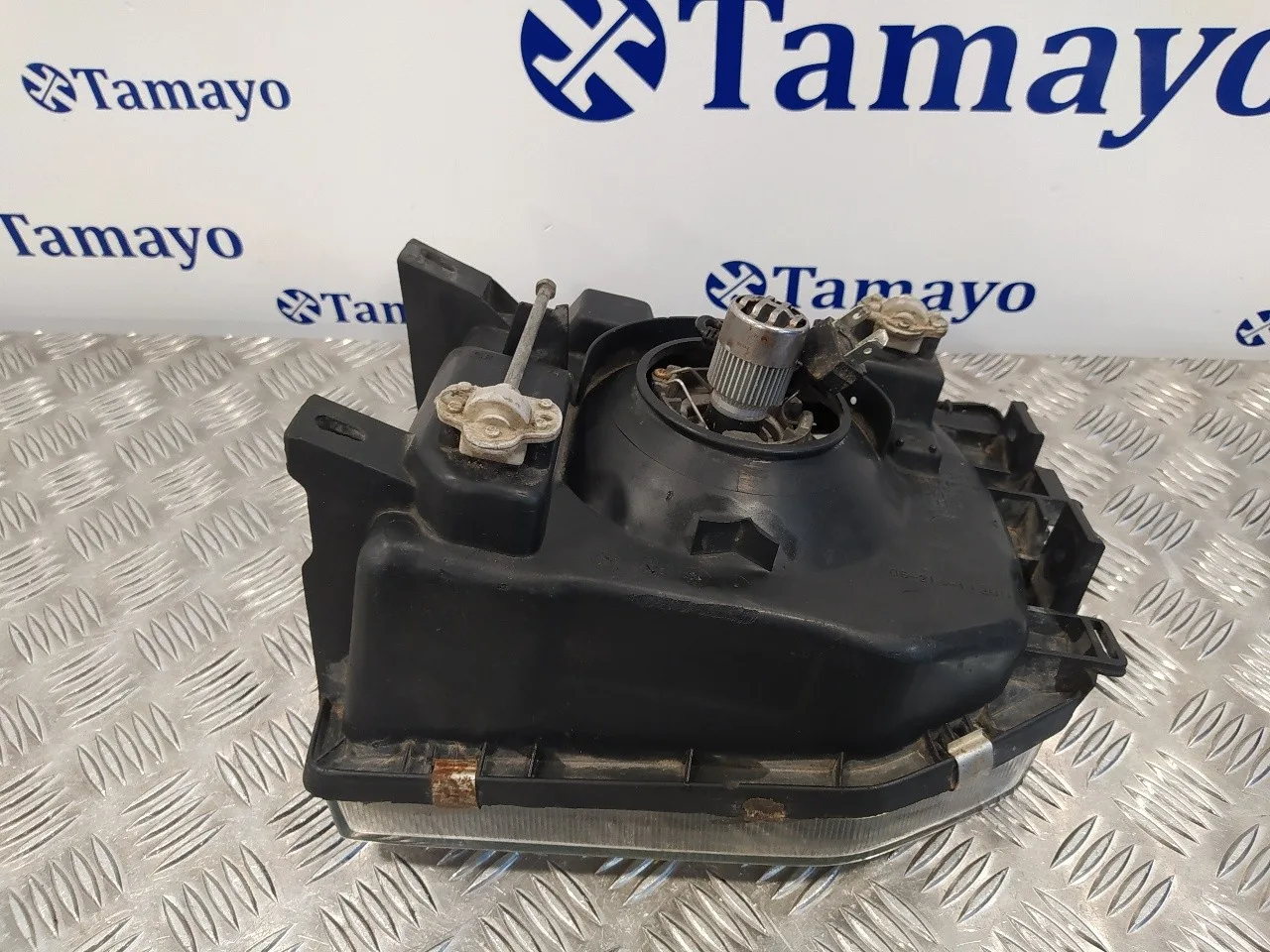 Faro Derecho para Mitsubishi Montero (V20/V40)