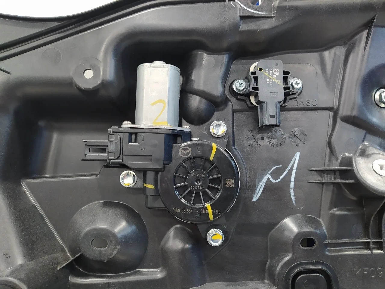 Elevalunas Delantero Derecho para Mazda 2 Lim. ()