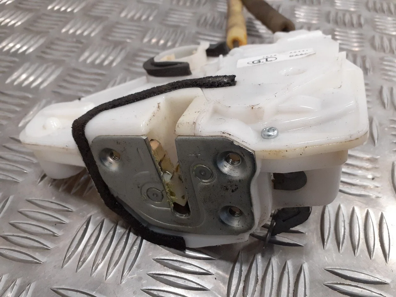 Cerradura Puerta Delantera Izquierda para Mazda 2 Lim. ()