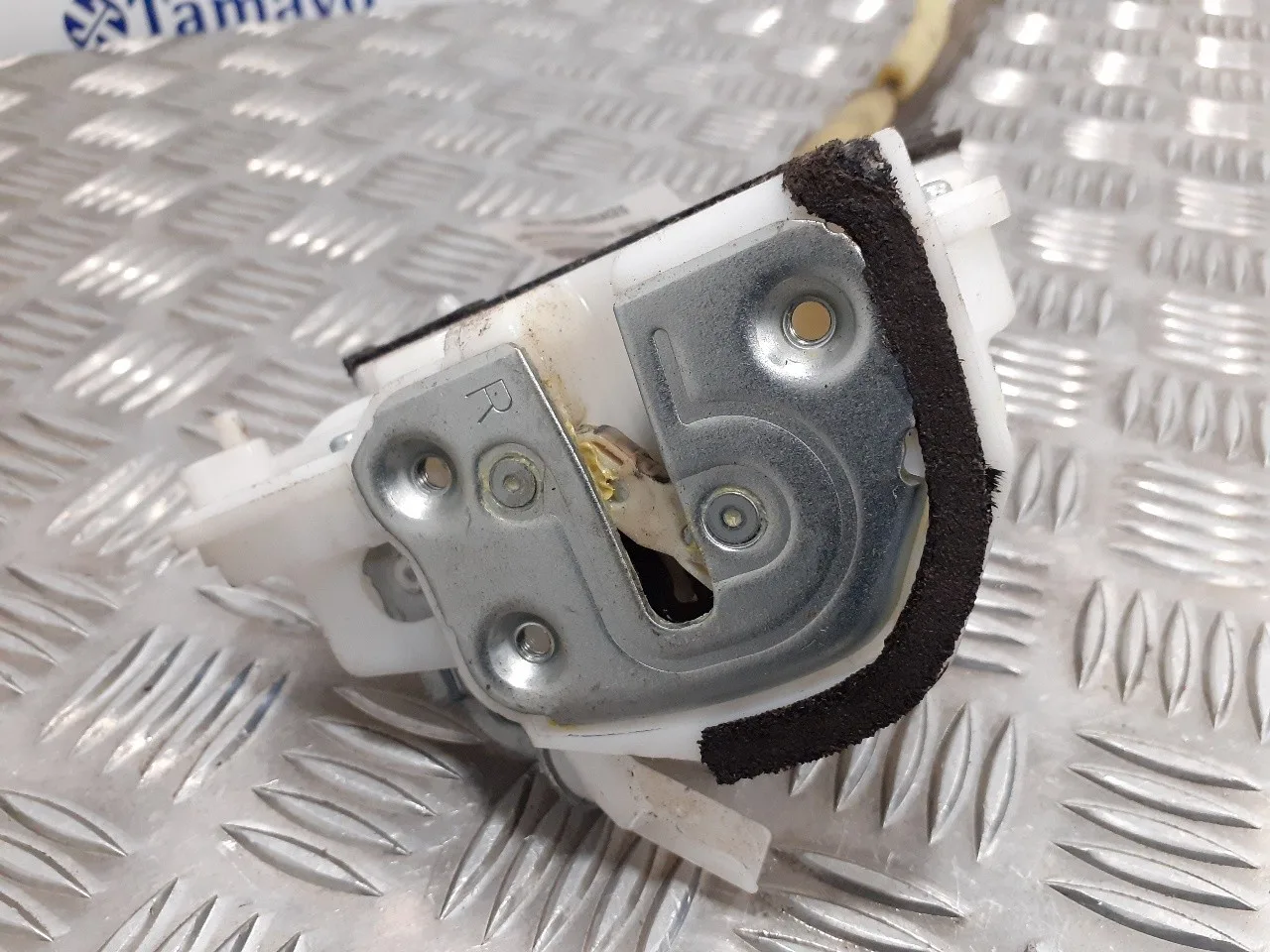 Cerradura Puerta Trasera Derecha para Mazda 2 Lim. ()