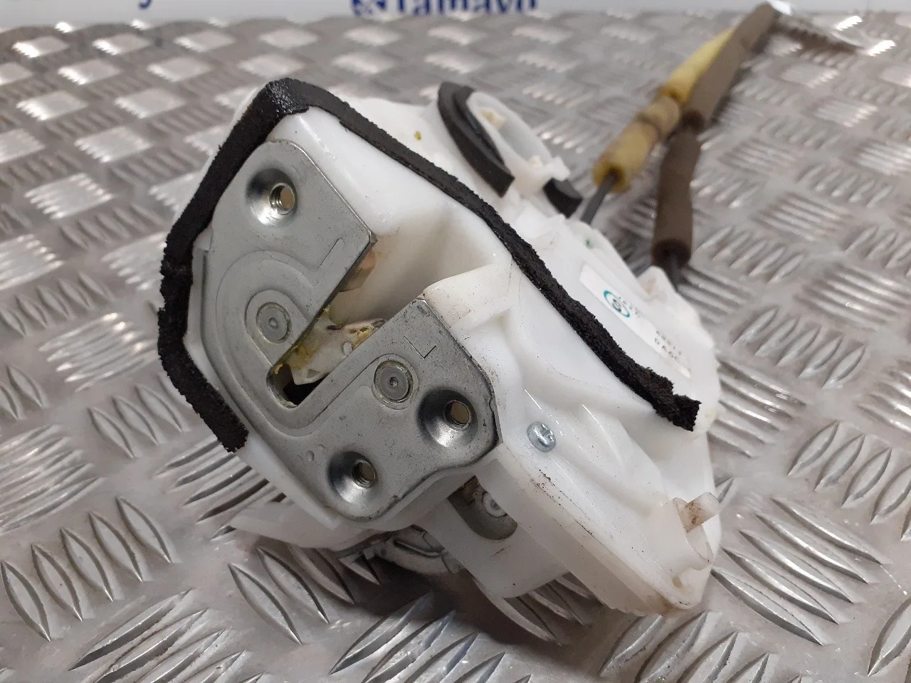 Cerradura Puerta Trasera Izquierda para Mazda 2 Lim. ()