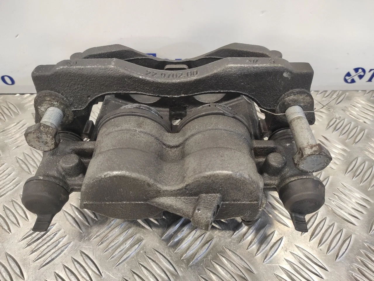 Pinza Freno Delantera Derecha para Nissan Cabstar ->09.06