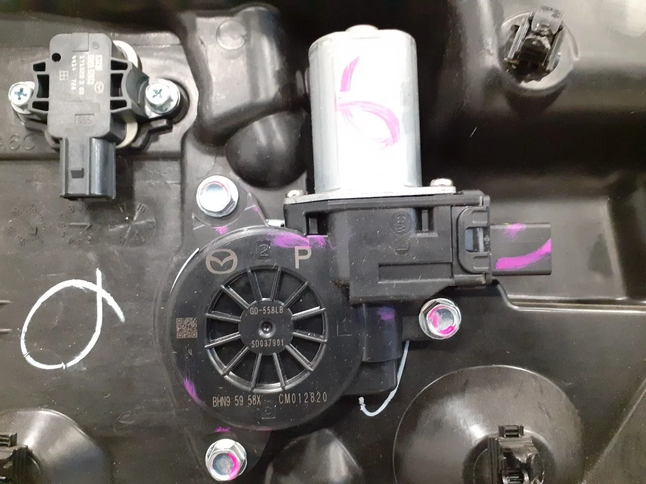 Elevalunas Delantero Izquierdo para Mazda 2 Lim. ()