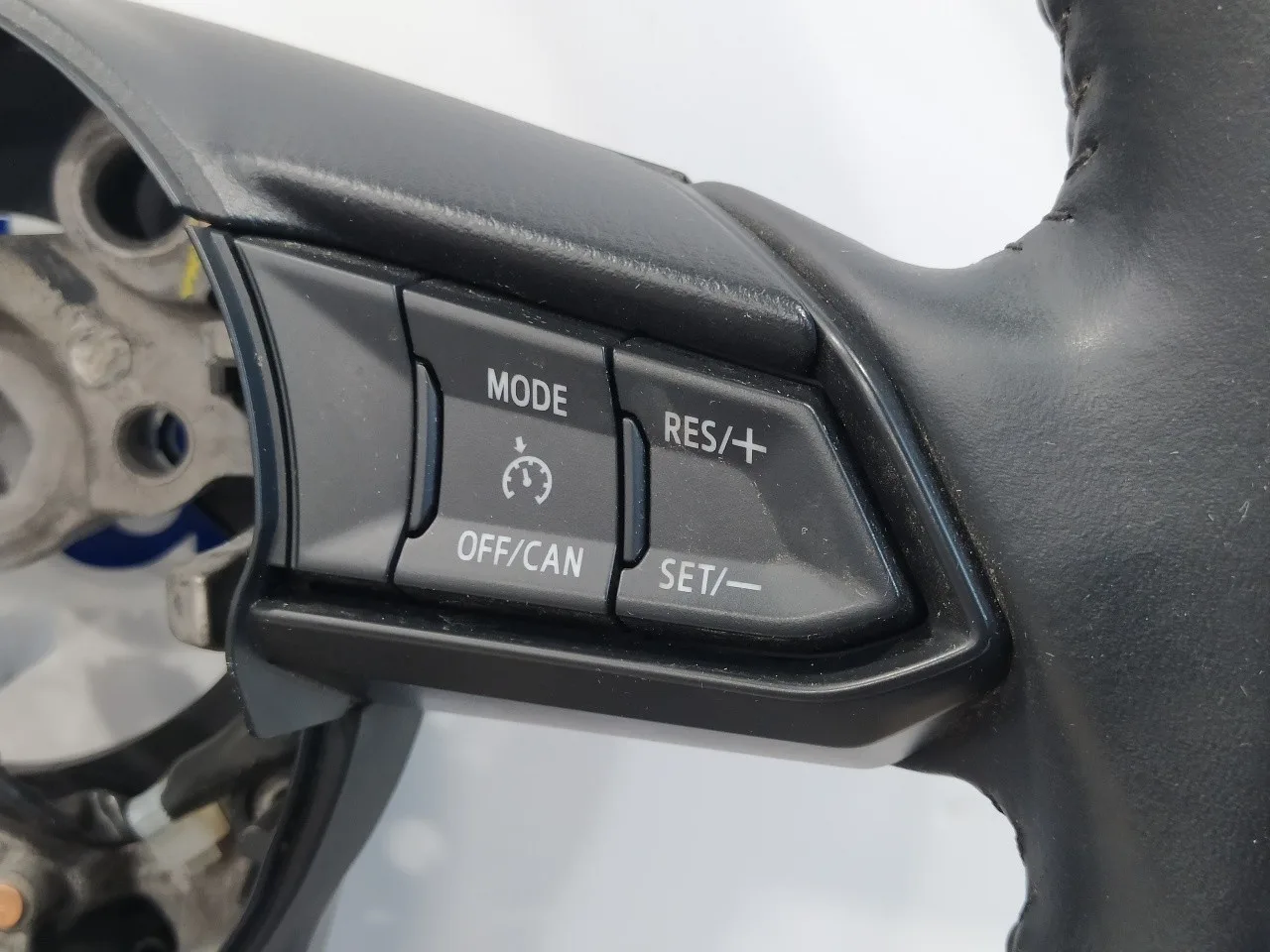 Volante para Mazda 2 Lim. ()