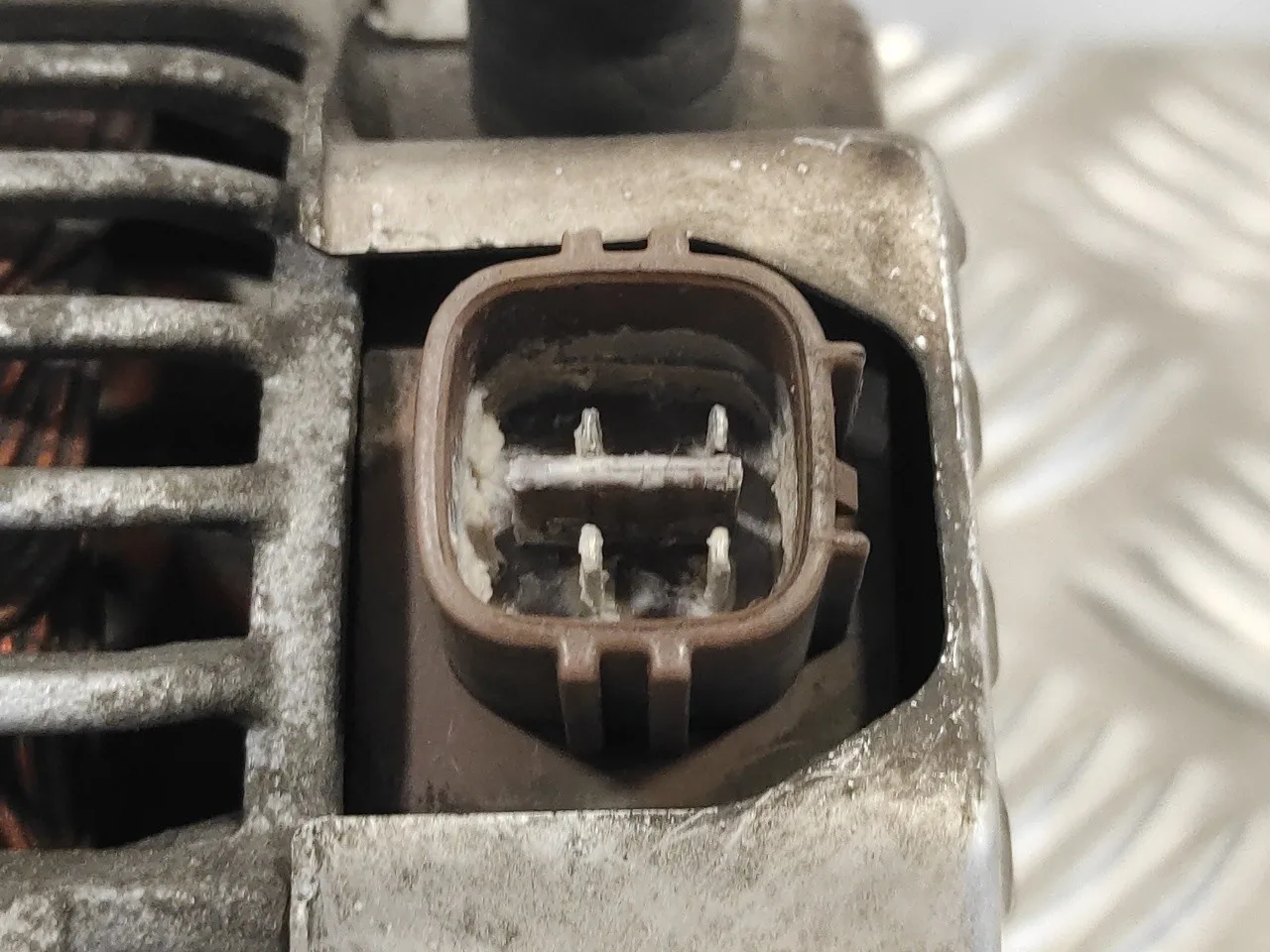 Alternador para Subaru Justy J13