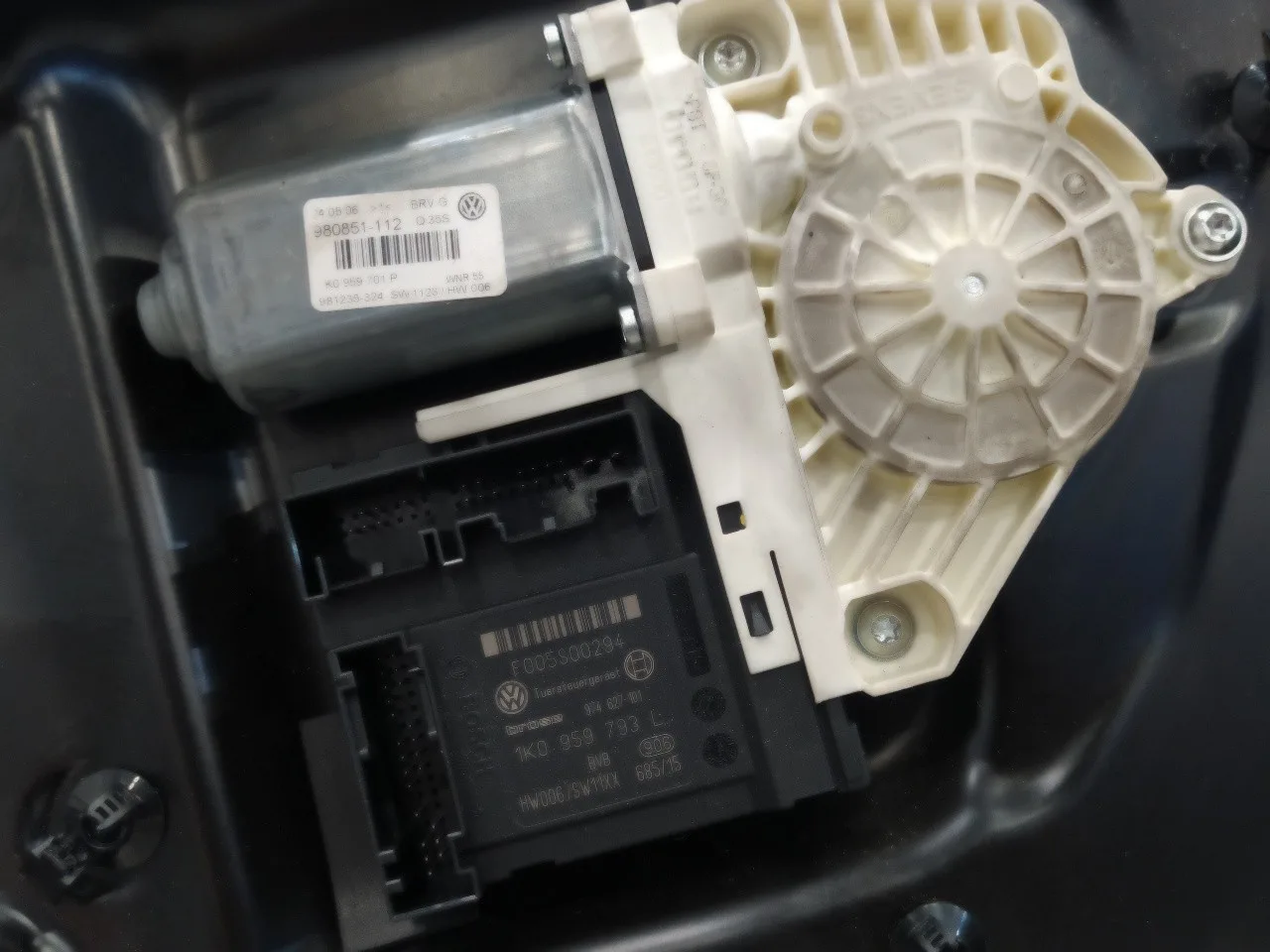 Elevalunas Delantero Izquierdo para Volkswagen Passat Variant (3C5)