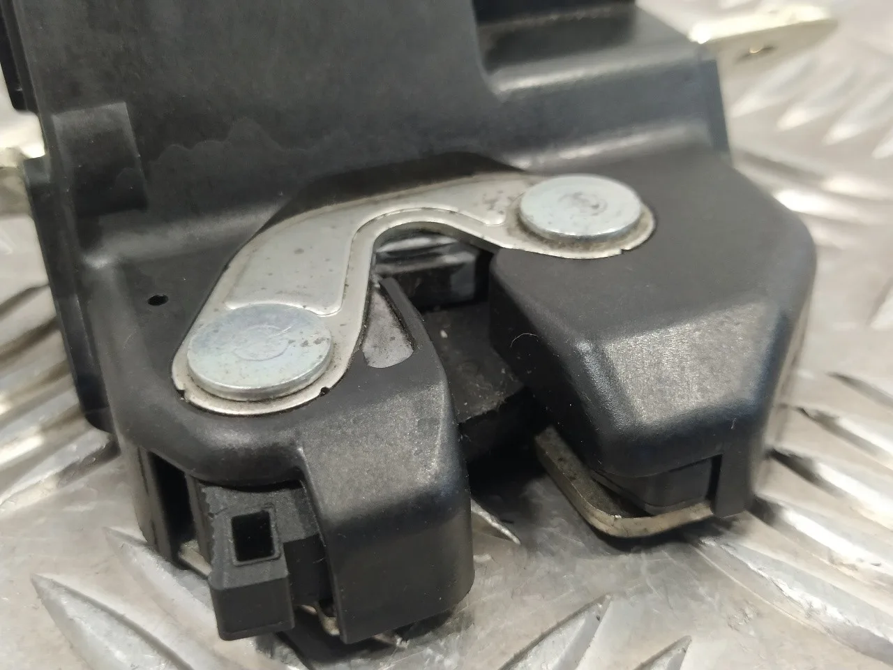 Cerradura Maletero / Porton para Opel Corsa D