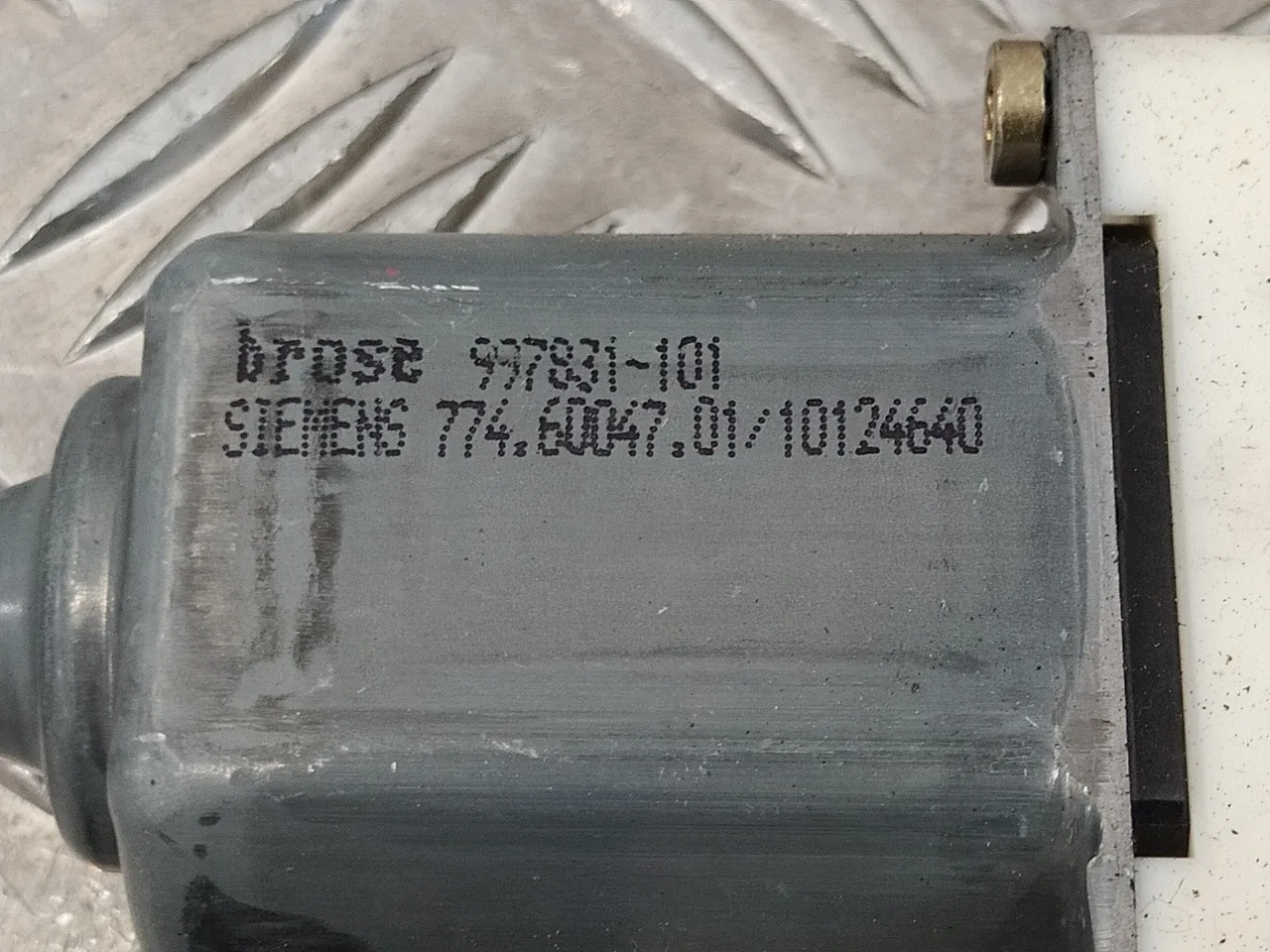 Elevalunas Delantero Derecho para Citroën C4 Berlina