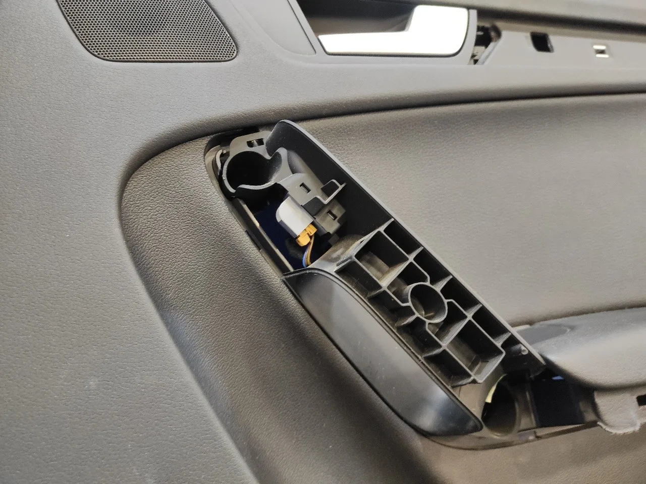 Guarnecido Puerta Trasera Derecha para Audi A4 Avant (8K5) (2008)