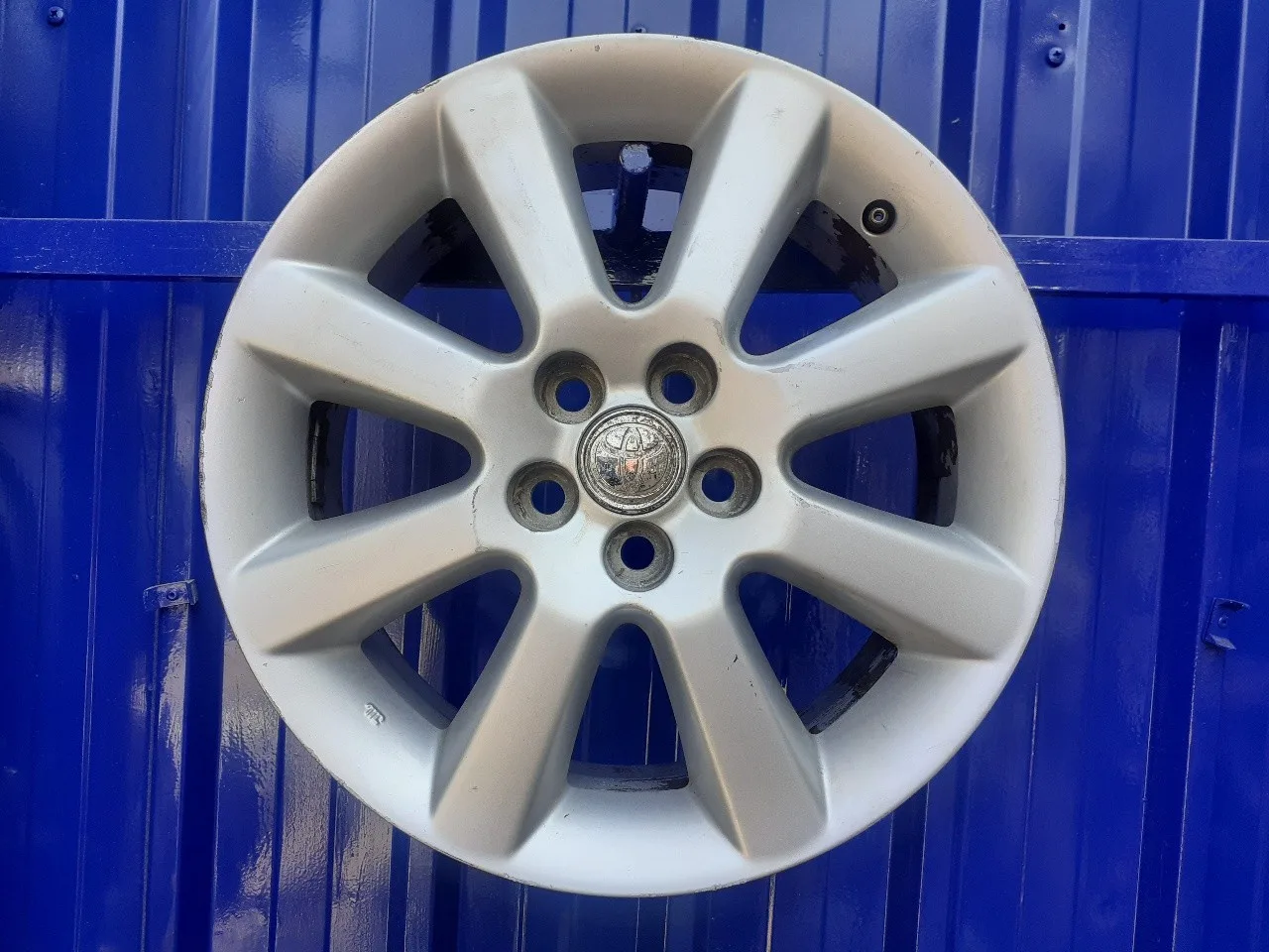 Llanta para Toyota Avensis Berlina (T25)