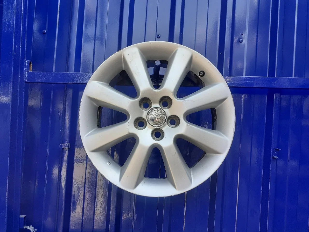 Llanta para Toyota Avensis Berlina (T25)