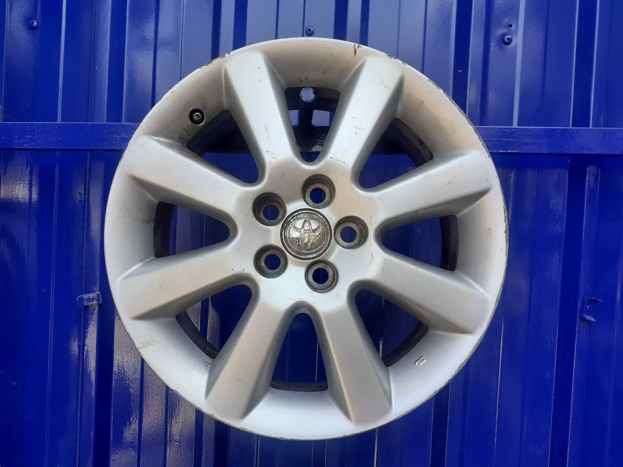 Llanta para Toyota Avensis Berlina (T25)