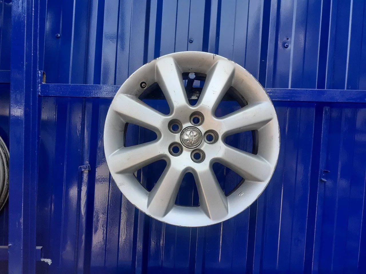 Llanta para Toyota Avensis Berlina (T25)
