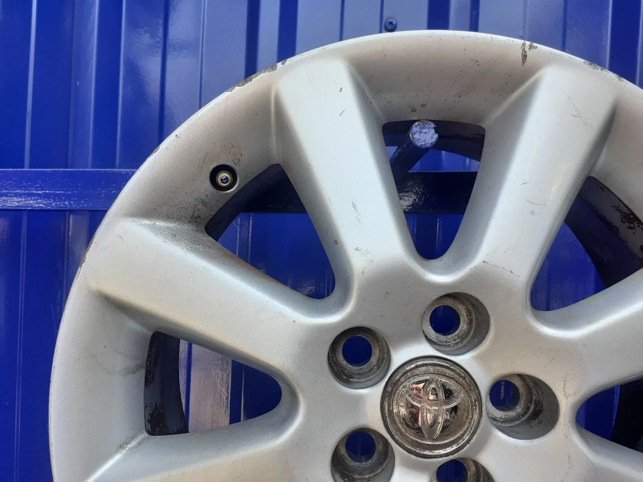 Llanta para Toyota Avensis Berlina (T25)