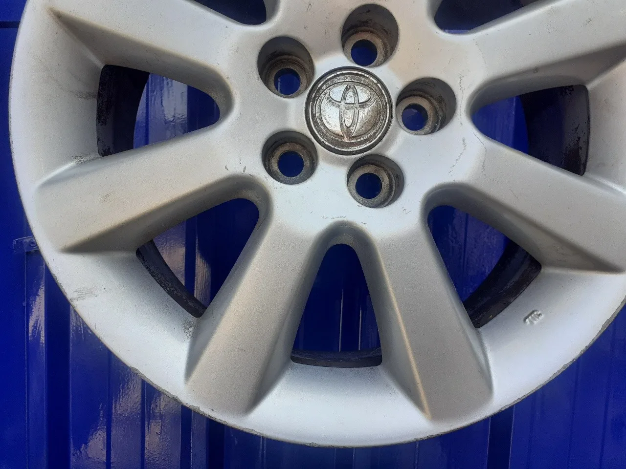 Llanta para Toyota Avensis Berlina (T25)