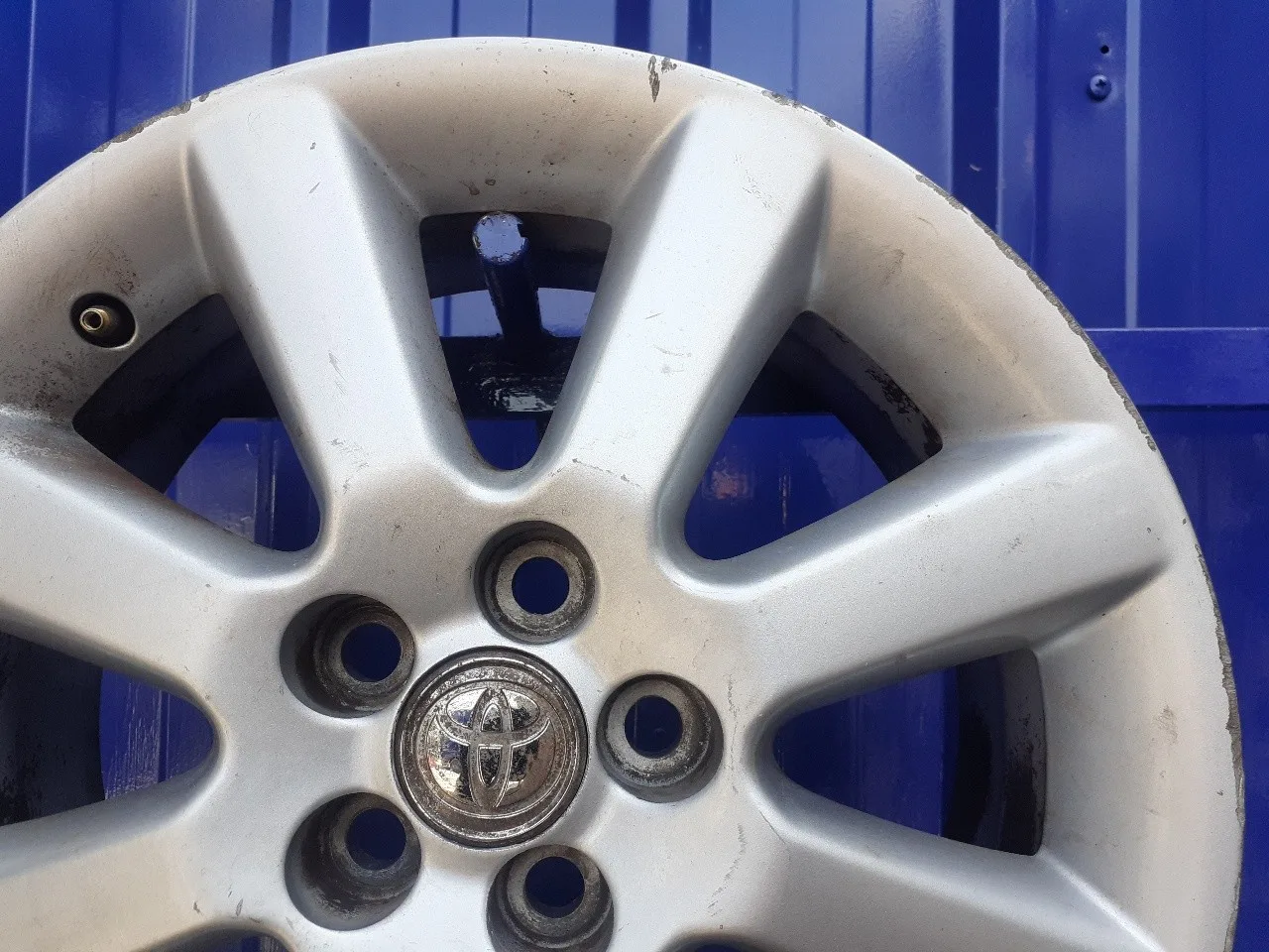 Llanta para Toyota Avensis Berlina (T25)
