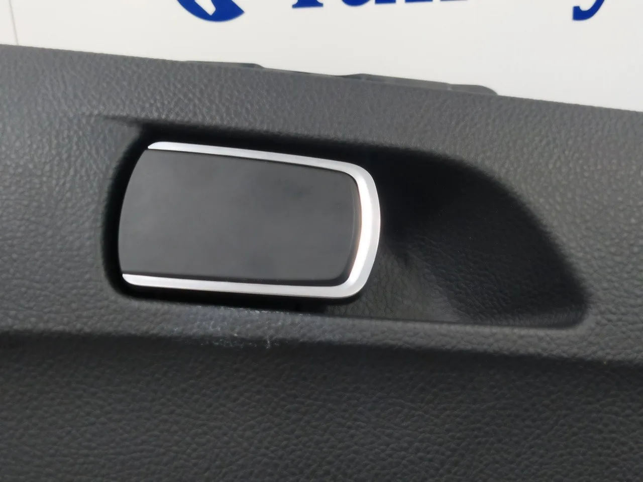 Guantera para Bmw Serie 1 Lim. (F20/F21)