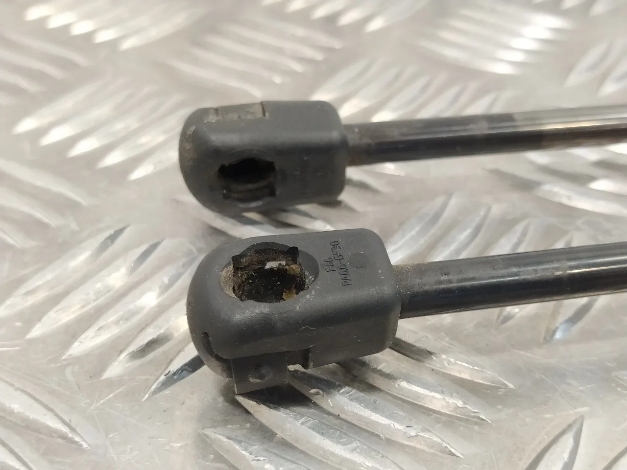 Amortiguadores Capo para Bmw Serie 1 Lim. (F20/F21)