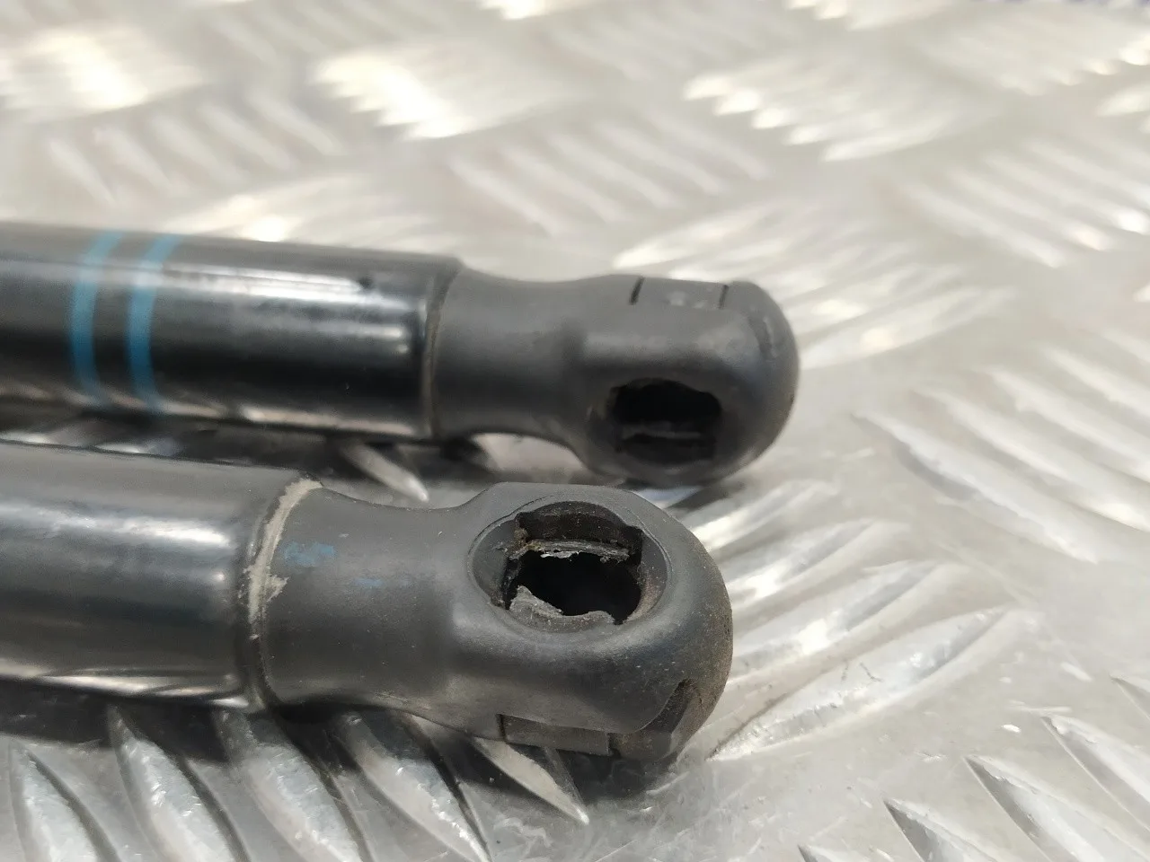Amortiguadores Capo para Bmw Serie 1 Lim. (F20/F21)