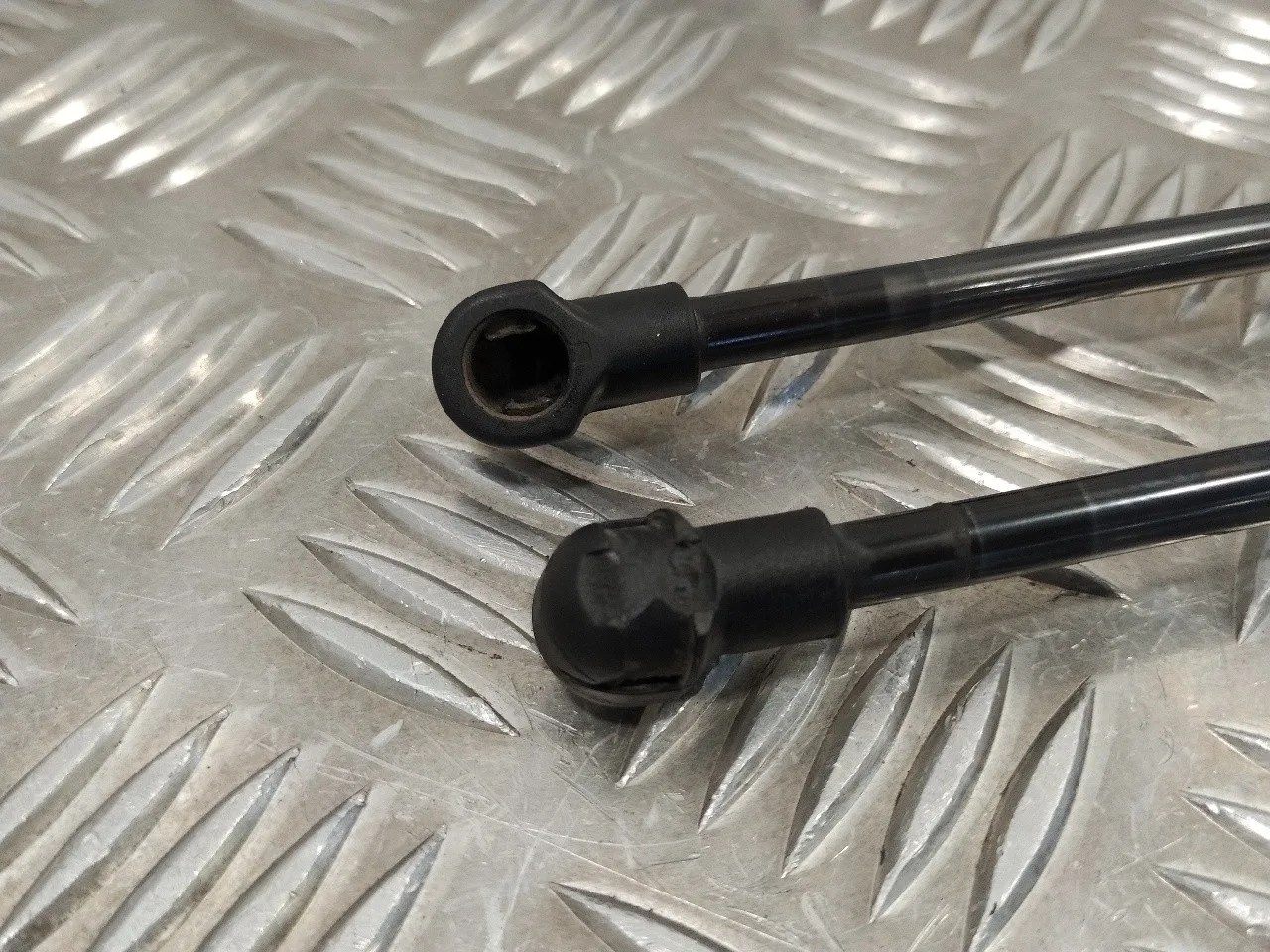 Amortiguadores Maletero / Porton para Bmw Serie 1 Lim. (F20/F21)