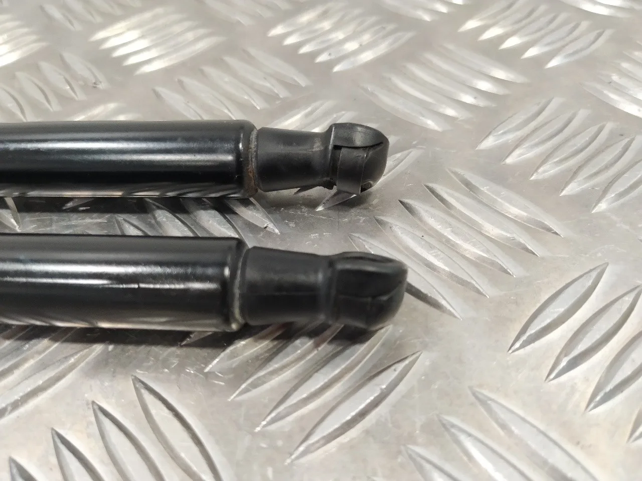 Amortiguadores Maletero / Porton para Bmw Serie 1 Lim. (F20/F21)