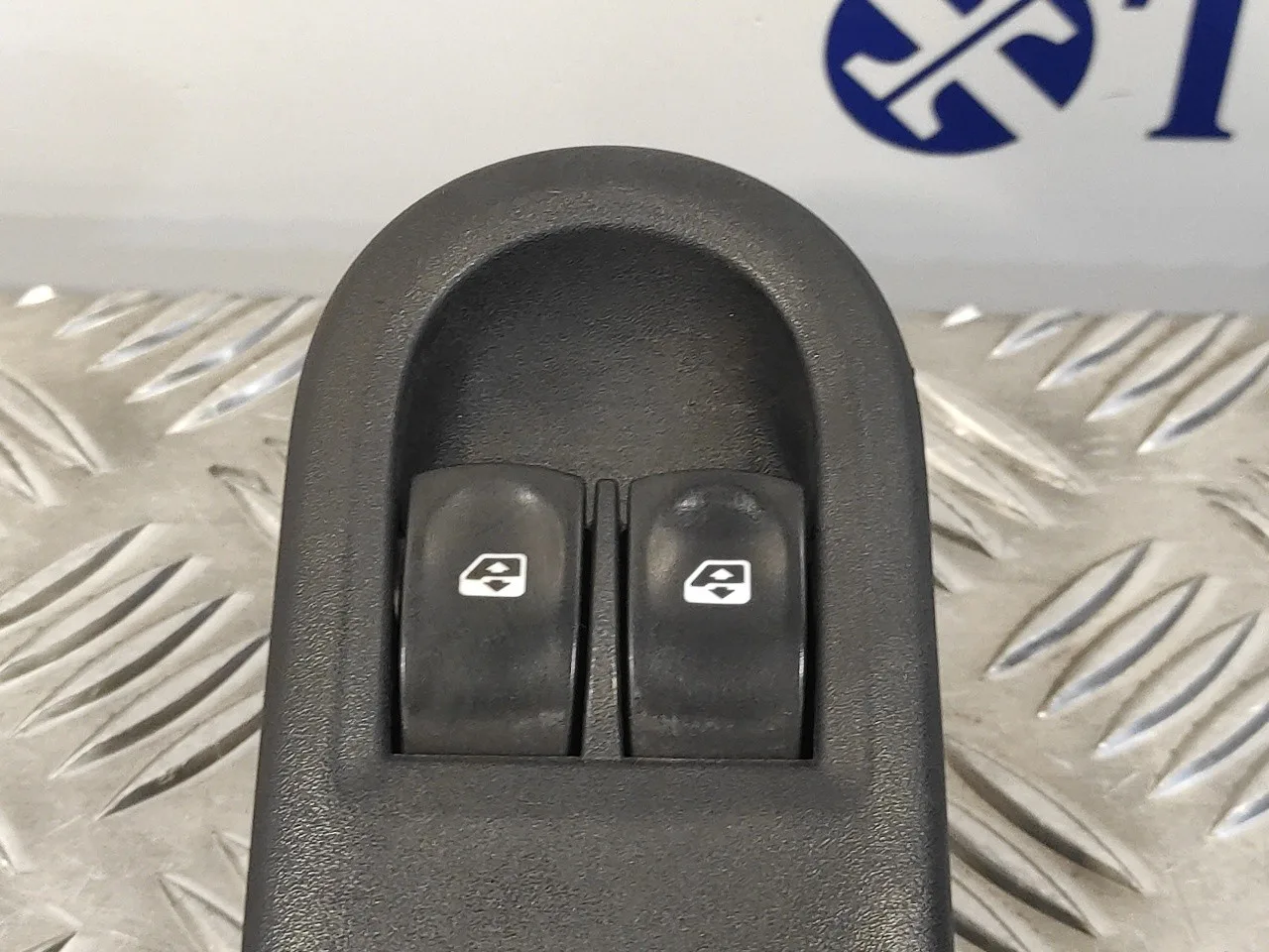 Mando Elevalunas Delantero Izquierdo para Renault Clio Grandtour