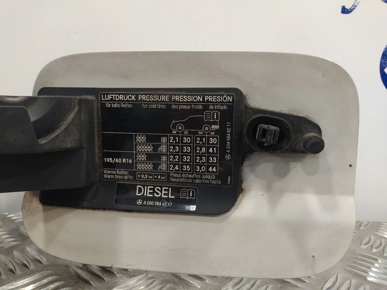 Tapa Exterior Combustible para Mercedes-Benz Clase C (W204) Berlina