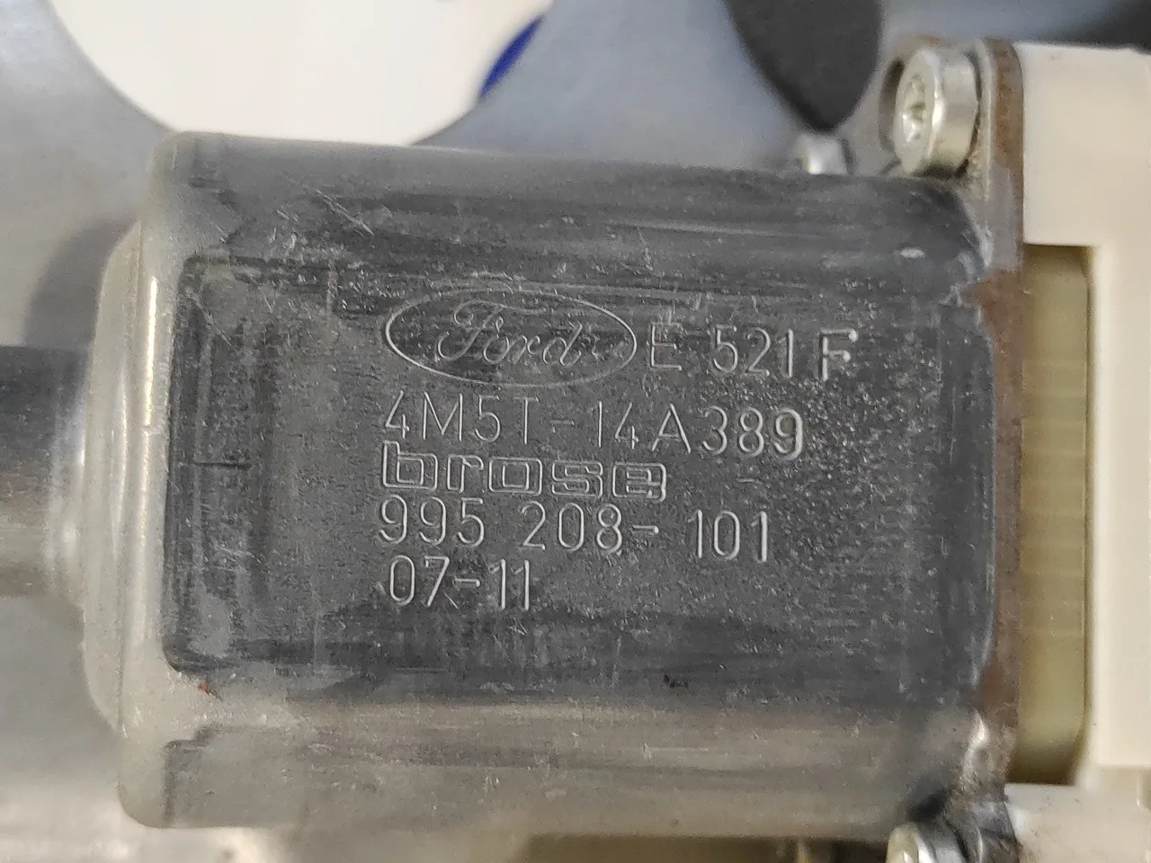 Elevalunas Delantero Izquierdo para Ford Focus Berlina (Cap)