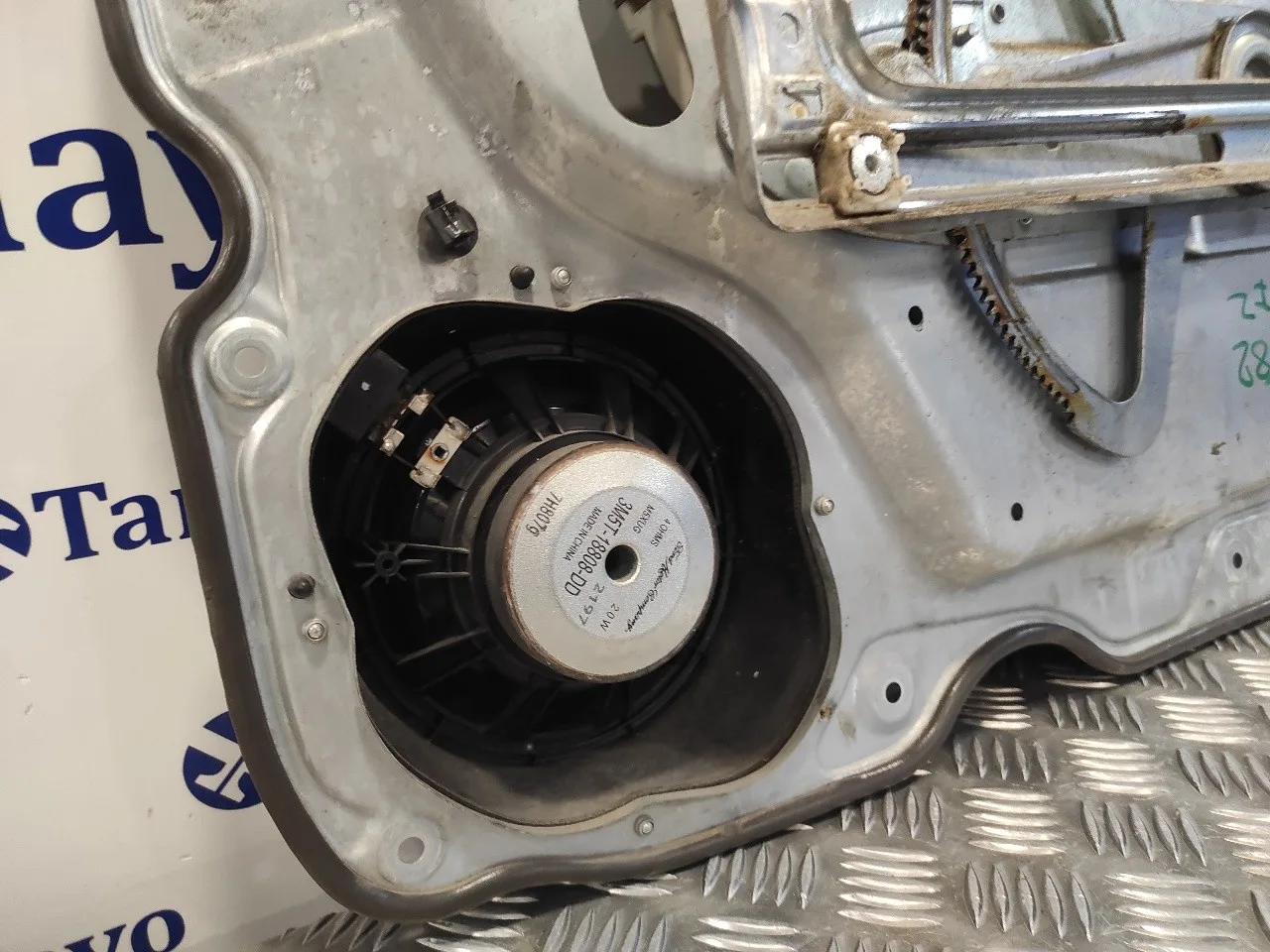 Elevalunas Delantero Izquierdo para Ford Focus Berlina (Cap)