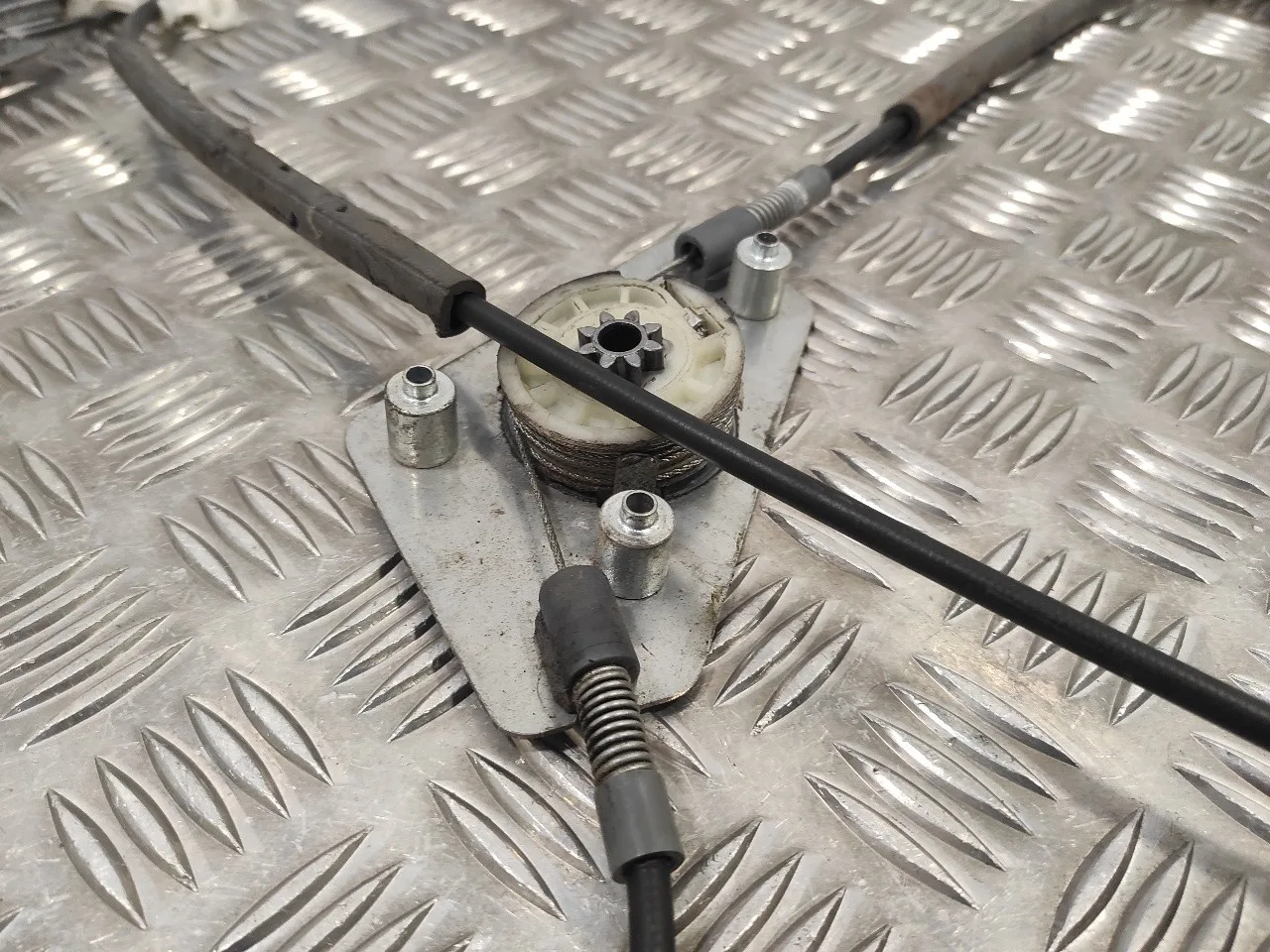 Elevalunas Delantero Izquierdo para Ford Fiesta (Cbk)