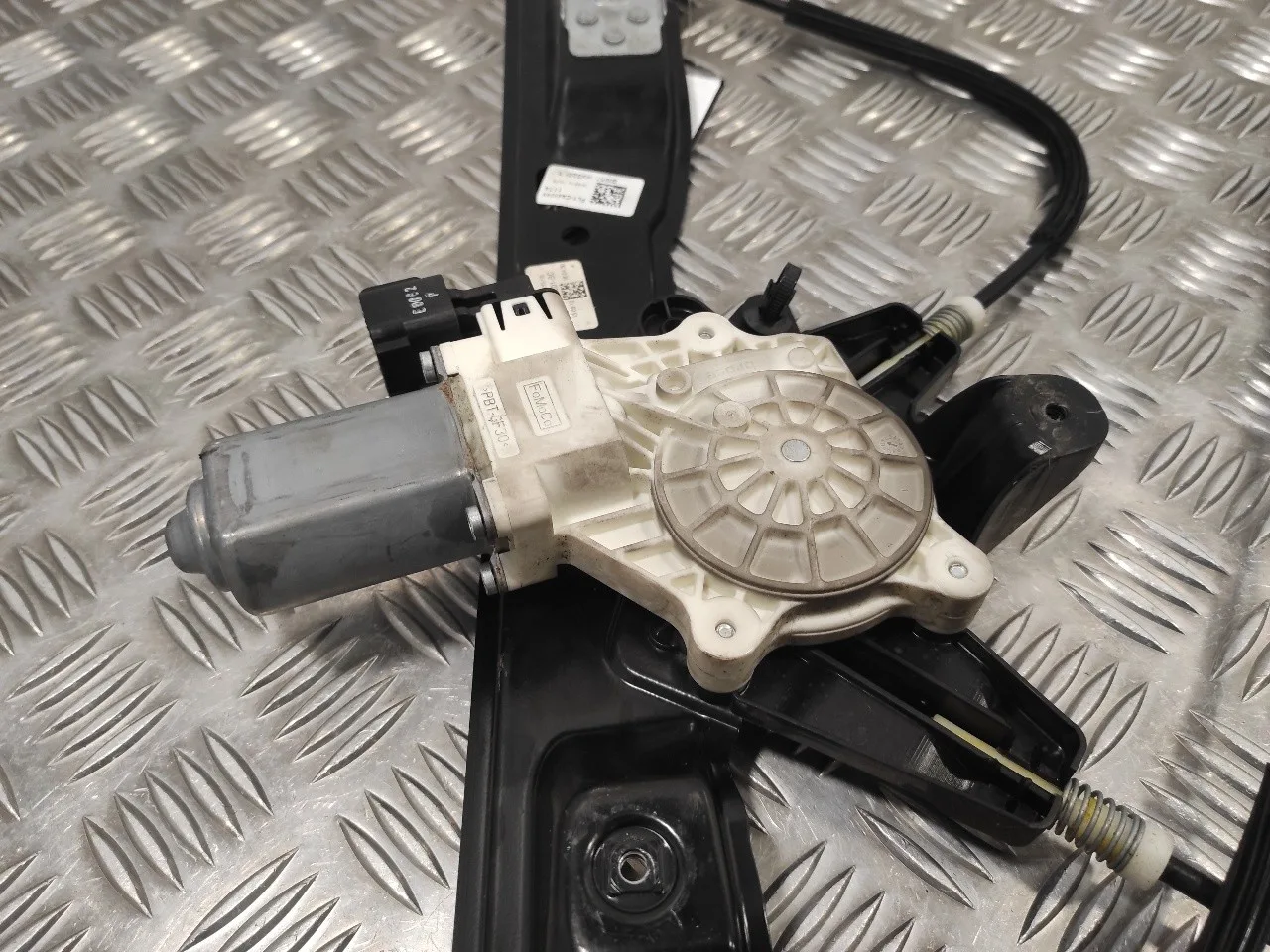 Elevalunas Delantero Izquierdo para Ford Focus Turn.