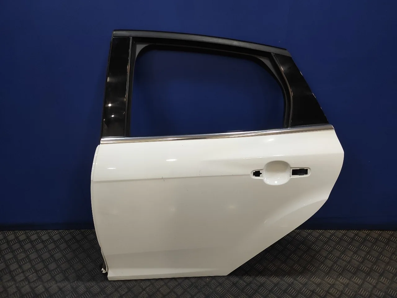 Puerta Trasera Izquierda para Ford Focus Turn.