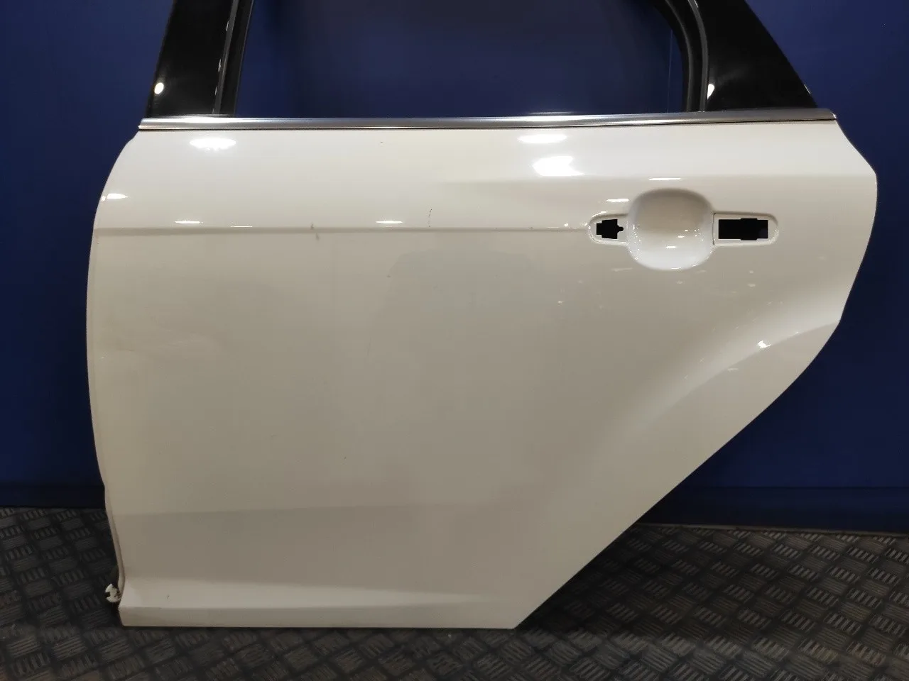 Puerta Trasera Izquierda para Ford Focus Turn.